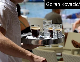 U tri ujutro šef mu poslao poruku da dođe raditi na slobodan dan. Konobar mu 'strusio' sve u facu i postao hit: 'Poliži...'