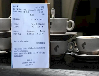 Dobio račun u kafiću pa se iznenadio: Je li ovo novi trend?