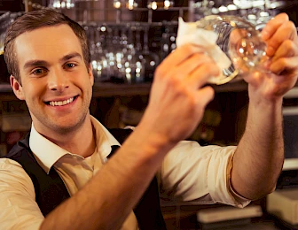 Šest glavnih karakteristika za konobara