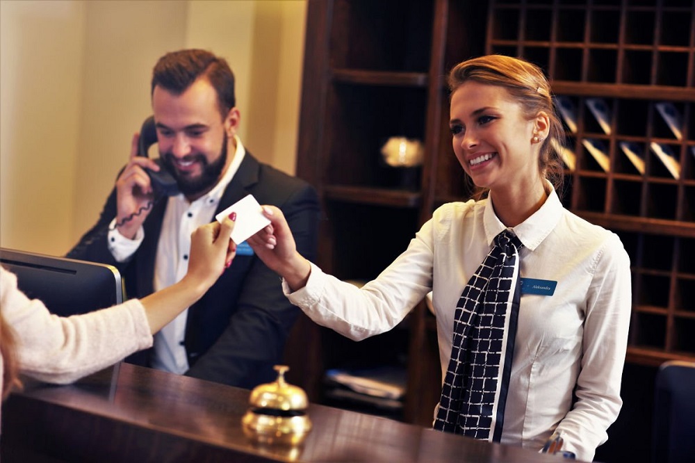 RECEPCIONAR (m/ž) - Hoteli 4* i 5*, Brela