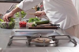 POMOĆNI RADNIK U KUHINJI (m/ž) - Restoran Cres, Orlec