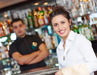 Konobari i kuhari moraju biti plaćeni najmanje 3.200 kuna