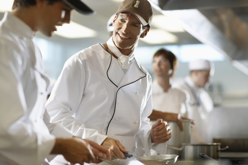 Менеджер продукты питания. Food and Beverage Manager. Line Cook.