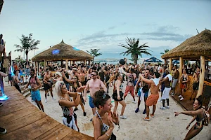 Konobari (m/ž) - Rocks beach club